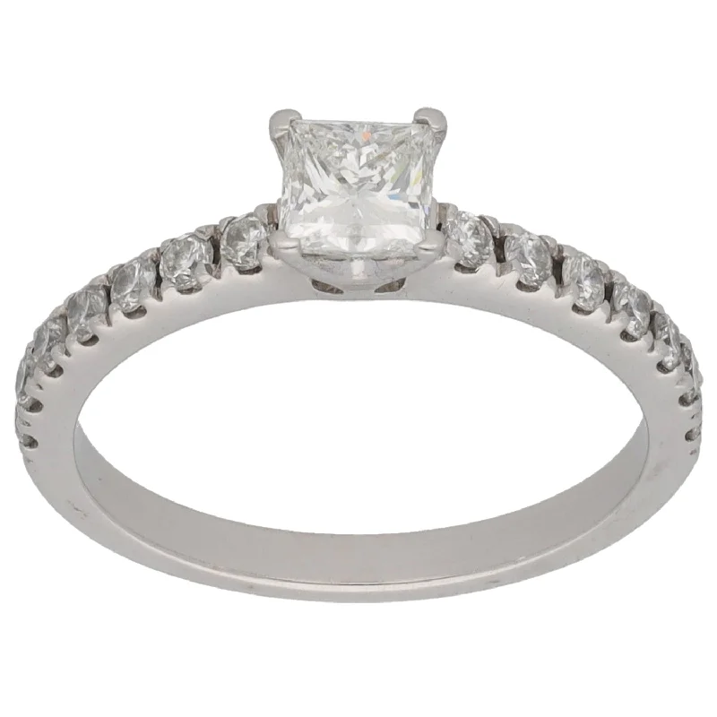 Men's Peridot Engagement Rings in 14K Gold - Filled Metal with a Micro - Pave Setting18ct White Gold 0.87ct Diamond Solitaire Ring With Accent Stones Size M Men's Peridot Engagement Rings in 14K Gold - Filled Metal with a Micro - Pave Setting18ct White Gold 0.87ct Diamond Solitaire Ring With Accent Stones Size M