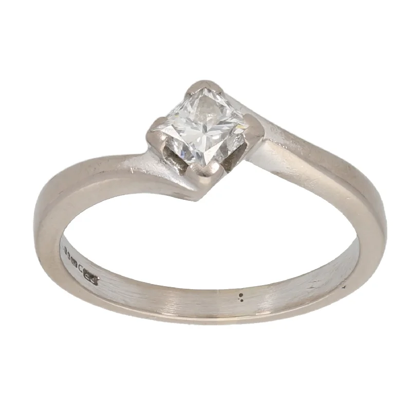 Men's Malachite Engagement Rings in 14K Gold with a Carved Stone Centerpiece18ct White Gold 0.50ct Diamond Solitaire Ring Size L Men's Malachite Engagement Rings in 14K Gold with a Carved Stone Centerpiece18ct White Gold 0.50ct Diamond Solitaire Ring Size L