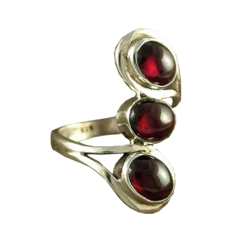 Sapphire Gemstone Rings in 18K White Gold with Diamond Accents for an Elegant EngagementMelody' Garnet Cocktail Ring Sapphire Gemstone Rings in 18K White Gold with Diamond Accents for an Elegant EngagementMelody' Garnet Cocktail Ring