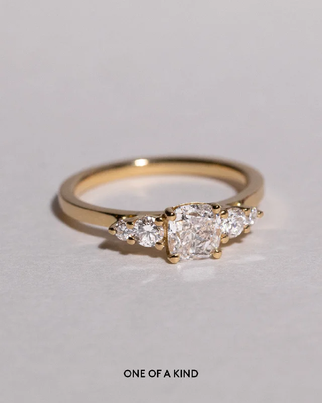 Men's Ruby Engagement Rings in Rose Gold with a Solitaire Design for a Romantic GestureClover 1.01ct Natural Diamond Ring Men's Ruby Engagement Rings in Rose Gold with a Solitaire Design for a Romantic GestureClover 1.01ct Natural Diamond Ring