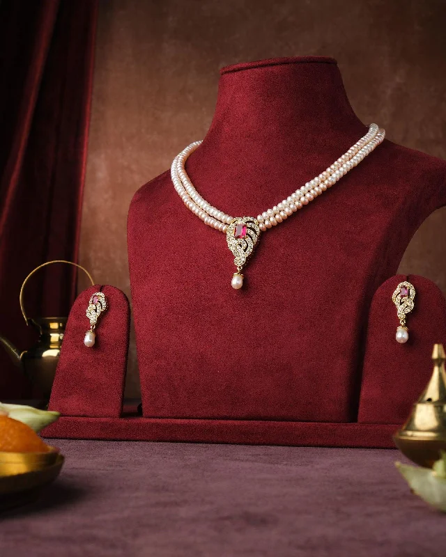 modern chain necklaces for girlsTraditional Pearl Necklace Set
